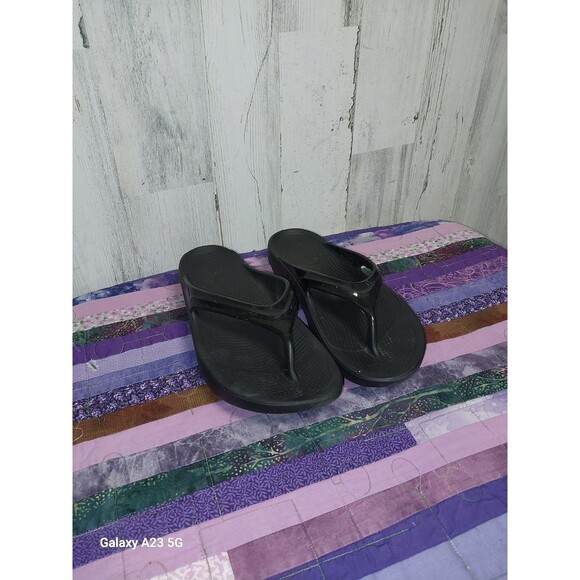 OOFOS OOlala Women's Sandal Size 8 US Luxe Flip Flop Recovery Sports Black Foam - Picture 1 of 7